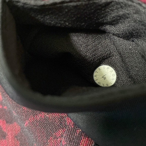 Lululemon Rebel Runner Mid-Rise Crop leggings, size 4 color Black/Burgundy - Picture 13 of 13